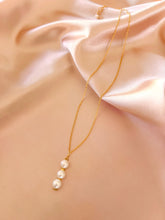 Load image into Gallery viewer, Pearl Bar Necklace