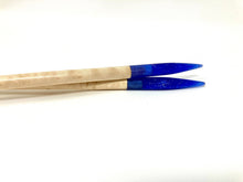 Load image into Gallery viewer, Purple Glitter Resin &amp; Maple Knitting Needles
