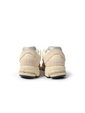 Load image into Gallery viewer, New Balance Mens 2002R Casual Shoes - Off White