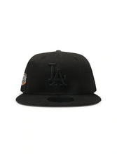 Load image into Gallery viewer, New Era 950 World Series Champs Snapback - Black