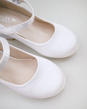 Load image into Gallery viewer, Girls Satin Mary Jane Block Heel