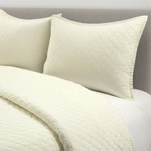 Load image into Gallery viewer, King/CAL King Lightweight Cotton Linen Ivory Reversible 3-PC Quilt Set