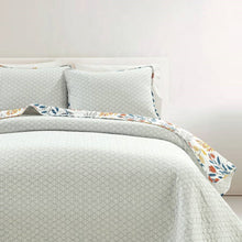 Load image into Gallery viewer, King/CAL King 3 Piece Botanical Floral Lightweight Quilt Set