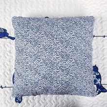 Load image into Gallery viewer, King size Blue White Navy Floral Birds On Wire Lightweight 7 Piece Quilt Set
