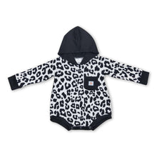 Load image into Gallery viewer, Leopard long sleeves smile pocket baby hooded romper