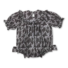 Load image into Gallery viewer, mama's bestie smock short sleeves heart baby girl romper