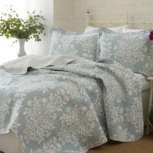 Load image into Gallery viewer, 100% Cotton King size 3-Piece Coverlet Quilt Set in Blue White Floral Pattern