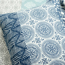 Load image into Gallery viewer, Full/Queen Lightweight 3 Piece Reversible Botanical Blue Damask Quilt Set