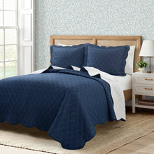 Load image into Gallery viewer, King size White Navy Scalloped Edge Reversible Lightweight Quilt Set