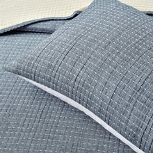 Load image into Gallery viewer, Full/Queen Size 3-Piece Reversible Woven Cotton Quilt Set in Navy Cream