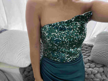 Load image into Gallery viewer, Green Sequined Fairy Wedding Long Long Sleeve One-Piece Mid-Length Evening Dress