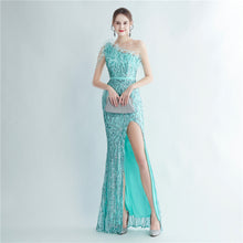 Load image into Gallery viewer, Heavy Industry Ostrich Hair Craft Beading Hair Oblique Shoulder Side Slit High End Evening Dress