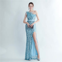 Load image into Gallery viewer, Heavy Industry Ostrich Hair Craft Beading Hair Oblique Shoulder Side Slit High End Evening Dress