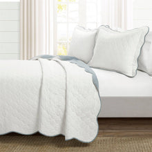Load image into Gallery viewer, Full/Queen White Blue Scalloped Edge Reversible Thin Light Quilt Set
