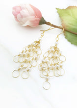Load image into Gallery viewer, Pearl Gold Chain Loop Earrings