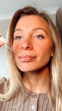 Load image into Gallery viewer, Hyaluronic Plumping Serum with Vitamin B5 + Snow Mushroom
