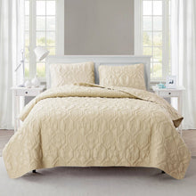 Load image into Gallery viewer, Queen Coastal Beach Starfish Seashells Seahorse Sand Tan 3-Piece Quilt Set