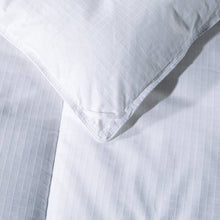 Load image into Gallery viewer, Queen Size All Seasons Soft White Polyester Down Alternative Comforter
