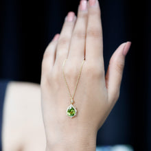 Load image into Gallery viewer, Natural 2.2 Carat Pear Shape Peridot Vintage Necklace with Lab Grown Diamond