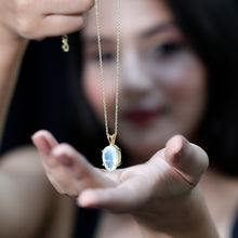 Load image into Gallery viewer, 5.63 Carat Oval Shaped Huge Ethiopian Opal Necklace with Chain