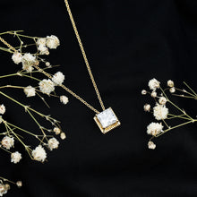 Load image into Gallery viewer, 2 Carat Princess Cut Moissanite Solitaire Necklace with Rope Frame