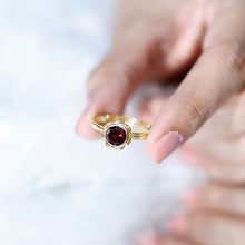 Load image into Gallery viewer, 1.7 Carat Round Cut Garnet Flower Engagement Ring for Women