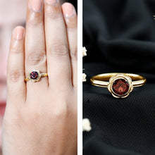 Load image into Gallery viewer, 1.7 Carat Round Cut Garnet Flower Engagement Ring for Women