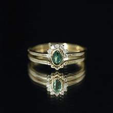 Load image into Gallery viewer, Oval Cut Lab Grown Emerald Wedding Ring Set with Diamond