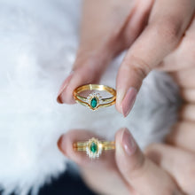 Load image into Gallery viewer, Oval Cut Lab Grown Emerald Wedding Ring Set with Diamond