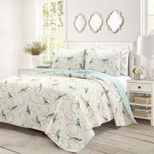 Load image into Gallery viewer, Full/Queen Reversible Lightweight Polyester Floral Birds 3 Piece Quilt Set