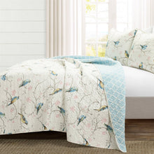 Load image into Gallery viewer, Full/Queen Reversible Lightweight Polyester Floral Birds 3 Piece Quilt Set