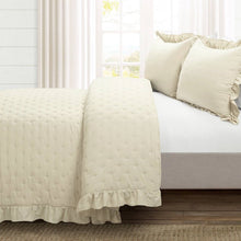 Load image into Gallery viewer, King Size Lightweight Yellow Ruffle Reversible Oversized 3 Piece Quilt Set