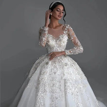 Load image into Gallery viewer, Luxurious Beautiful Wedding Dress EDW231