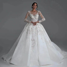 Load image into Gallery viewer, Luxurious Beautiful Wedding Dress EDW231