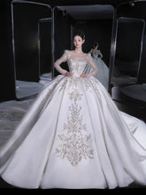 Load image into Gallery viewer, Luxurious Satin Wedding Dress EDW321