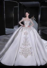 Load image into Gallery viewer, Luxurious Satin Wedding Dress EDW321