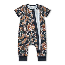 Load image into Gallery viewer, Short sleeves camo baby boy zipper sleeper