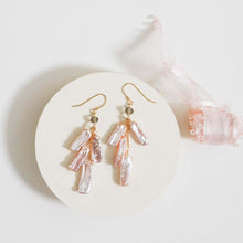 Load image into Gallery viewer, Blush Stick Pearl Earrings