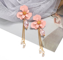 Load image into Gallery viewer, Flower Shaped Strip Drop Earrings