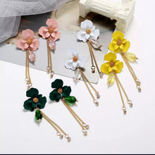 Load image into Gallery viewer, Flower Shaped Strip Drop Earrings