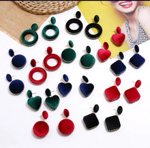 Load image into Gallery viewer, Modern Heart Earrings