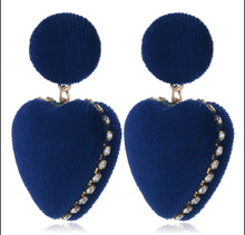 Load image into Gallery viewer, Modern Heart Earrings