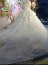 Load image into Gallery viewer, New Luxury Bridal Gown EDL675