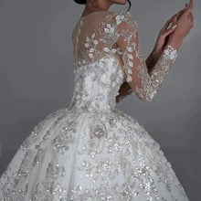 Load image into Gallery viewer, Luxurious Beautiful Wedding Dress EDW231