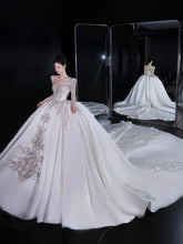 Load image into Gallery viewer, Luxurious Satin Wedding Dress EDW321