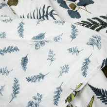 Load image into Gallery viewer, Full/Queen Reversible Cotton Lightweight Floral Fern 3 Piece Quilt Set
