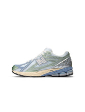 Load image into Gallery viewer, New Balance Womens 1906 Sneakers - Metallic Green