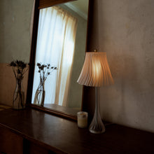 Load image into Gallery viewer, Pleat Lamp