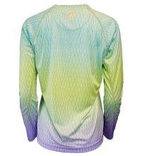 Load image into Gallery viewer, Women's Fish Scale L/S UV Fishing Shirt