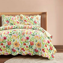 Load image into Gallery viewer, Full/Queen Lightweight Polyester Scalloped Edges Floral Quilt Set